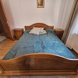 Pat din lemn masiv elegant cu doua noptiere
